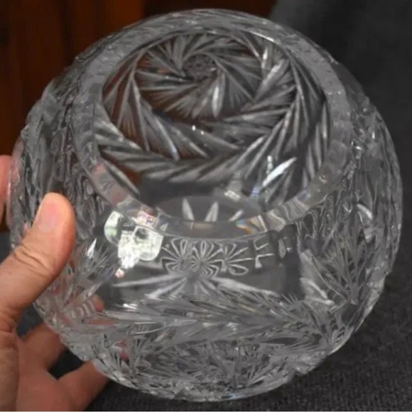 Pinwheel Crystal Bowl In
Crystal Contemporary Glass - Picture 4 of 5